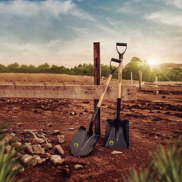 Pala Ancha Liviana Mando De Madera- Tramontina